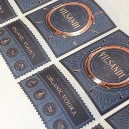 Цветные самоклеящиеся этикетки